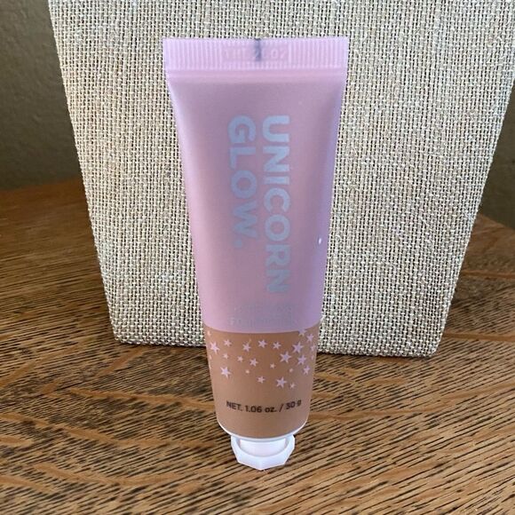 Unicorn Glow Hydrating Foundation Shade: Nutmeg. New in Box (NIB)! - Picture 3 of 9